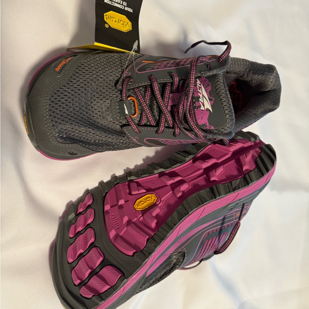 Altra Women's Athletic Shoes - Charcoal and Magenta
